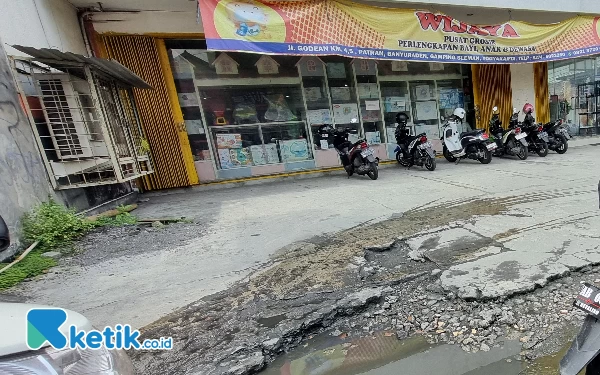 Thumbnail Hati-hati! Ruas Jalan Godean Sleman Berlubang dan Berlumut