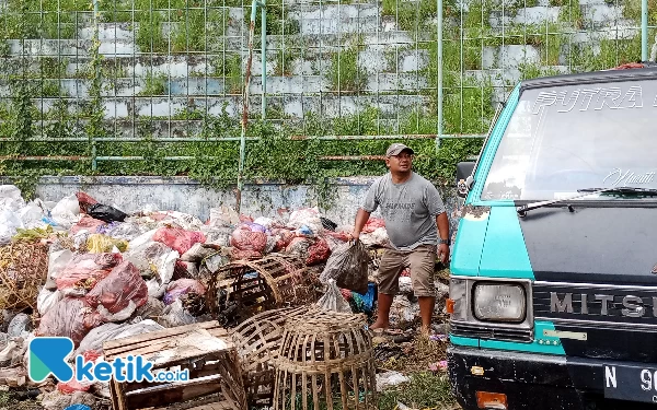 Thumbnail Sampah Menumpuk di Pasar Pagi Kota Batu, KSM Harap Bantuan DLH