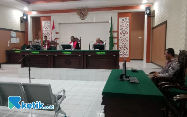 Thumbnail Jalani Sidang Pidana Pemilu di PN Sidoarjo, Kades Tarik: Warga Spontan Teriak Prabowo Gemoy