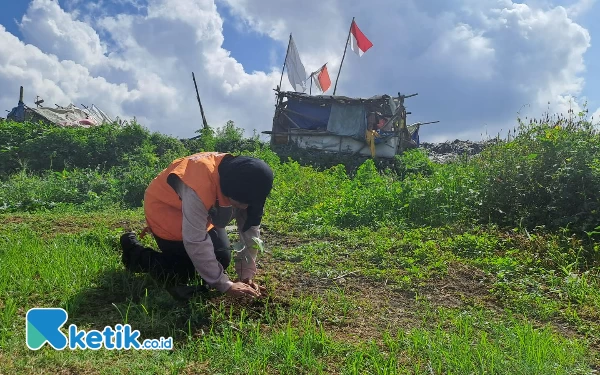 Thumbnail Berita - HPSN 2024: Tukar Sampah Plastik dengan Bibit Pohon di Jember