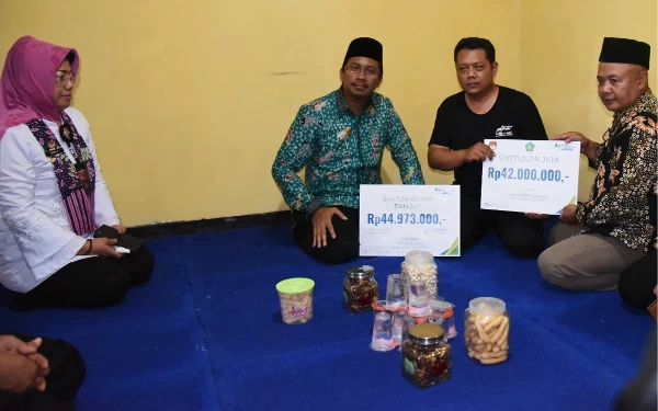 Thumbnail Berita - Di Sidoarjo, Anggota Panitia Pemungutan Suara (PPS) Meninggal, Pemkab dan KPU Sidoarjo Beri Santunan