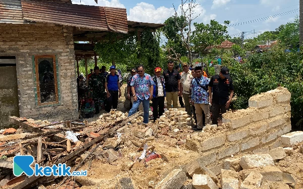 Thumbnail Ratusan Rumah di Kabupaten Pamekasan Rusak Akibat Hujan Disertai Angin Kencang