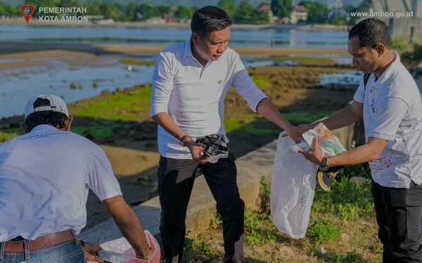 Thumbnail Berita - Peringati HPSN, Pemkot Ambon Gelar Aksi Bersih Sampah di Pantai