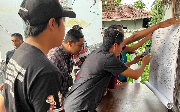 Thumbnail KPU Jember Temukan Dugaan Pergeseran Suara Caleg di Dua TPS