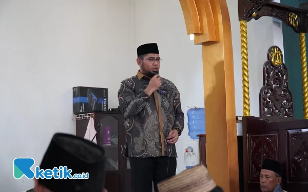 Thumbnail Tepati Janji, Bupati Halsel Umrohkan Imam Masjid Desa Tembal