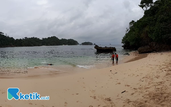 Thumbnail Memiliki Panorama Alam yang Indah, Inilah Keindahan Pantai 3 Warna yang Tersembunyi