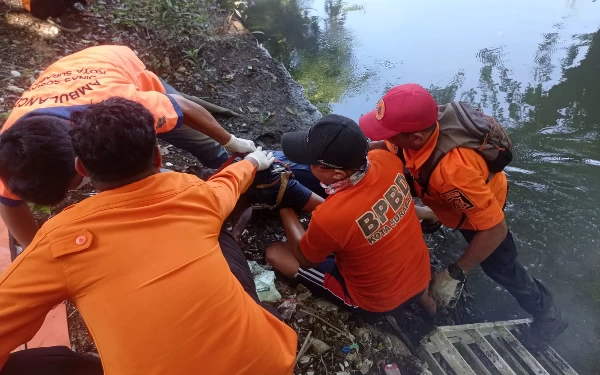 Hilang 2 Hari, Pria 40 Tahun Ditemukan Tewas Mengambang di Sungai Medokan Asri Surabaya