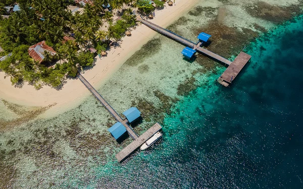 Thumbnail Melihat Keindahan Pulau Arborek di Raja Ampat