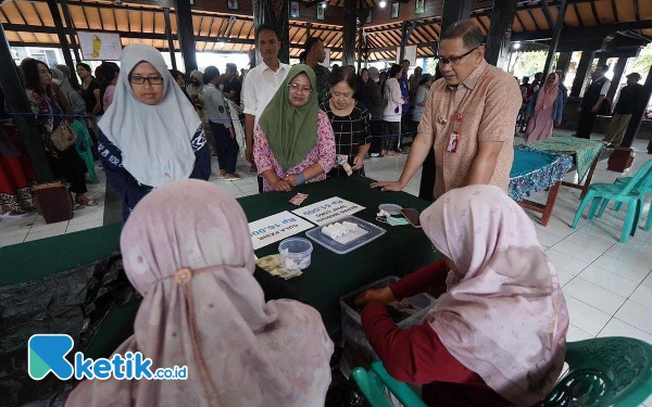 Thumbnail 5 Ton Beras Digelontorkan untuk Operasi Pasar di Ngaglik Kota Batu