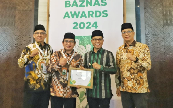 Thumbnail Dukung Pengelolaan Zakat Terbaik di Indonesia, Bupati Bandung Raih Baznas Award