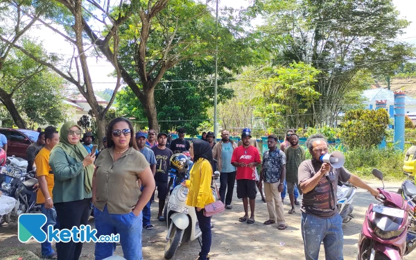 Thumbnail Geruduk Kantor KPU Raja Ampat, Massa Tuntut  Rapat Pleno Ditunda