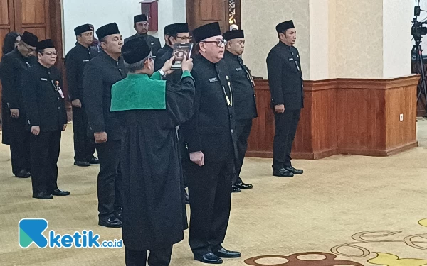 Thumbnail Berita - Dilantik Jadi Pj Sekdaprov Jatim, Bobby Soemiarsono Diminta Pj Gubernur Tak Gunakan Fasilitas Sekda