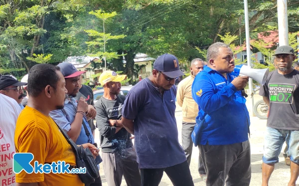 Thumbnail Meski Tak Dihadiri 12 Parpol dan Bawaslu, KPU Raja Ampat Tetap Sahkan Hasil Pleno Kabupaten