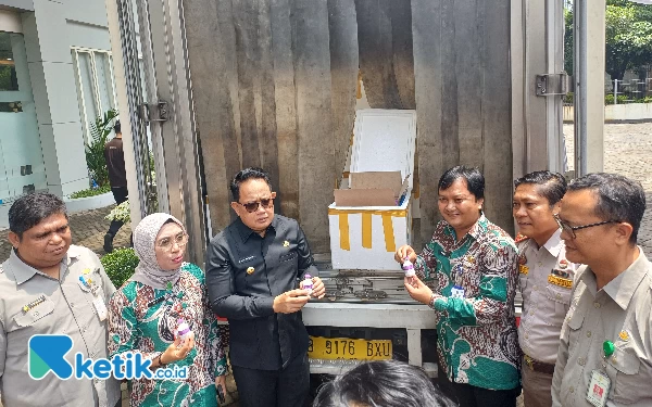 Thumbnail Berita - Virus PMK Meningkat di Jatim, Pemprov Bagikan Sejuta Vaksin