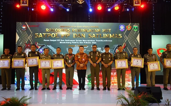 Provinsi Jatim Borong Penghargaan dari Mendagri dalam HUT Satpol PP dan Satlimnas