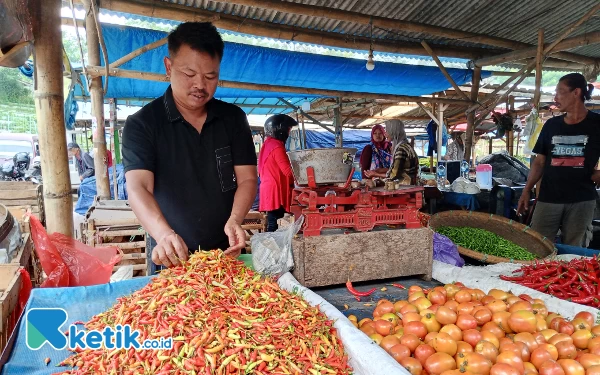 Thumbnail Berita - Jelang Bulan Puasa, Harga Cabai di Kota Batu Terpantau Stabil