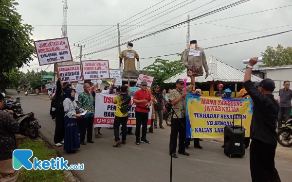 Thumbnail Dana Rp2,6 Miliar Koperasi KPRI di Tuban Menguap, Anggota Gelar Aksi Demo sampai Lapor Polisi