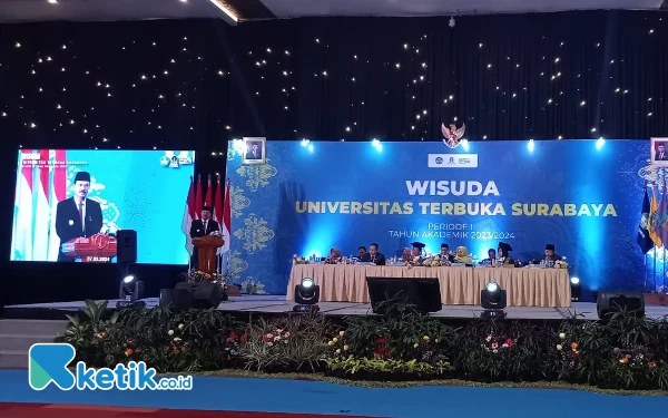 Thumbnail Berita - Di Wisuda Universitas Terbuka Surabaya, Wali Kota Madiun Ungkap UT Punya Mahasiswa Napi