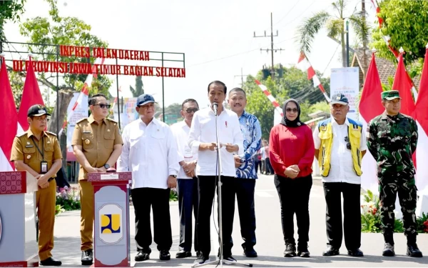 Thumbnail Jokowi: Perbaikan Jalan di Jatim Tak Kecil, Habiskan Rp925 Miliar