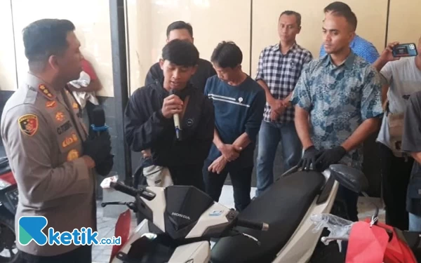 Thumbnail Berita - Polresta Sidoarjo Kembalikan Motor Curian, Begini Ungkapan Gembira Korban Curanmor