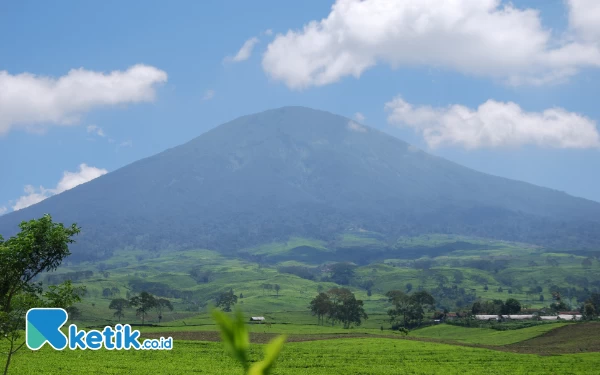 Thumbnail Berita - Sambut Ramadan, Pendakian Gunung Api Dempo Ditutup Sementara