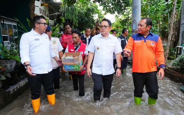 Thumbnail Berita - Curah Hujan Tinggi, Pj Gubernur Jatim Imbau Masyarakat Siaga