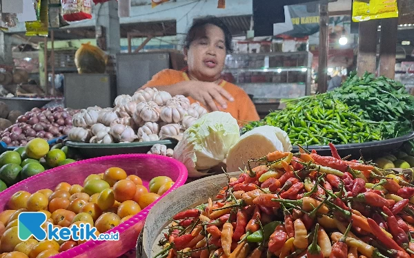 Thumbnail Berita - Awal Ramadan, Harga Cabai di Pasar Tradisional Jember Turun