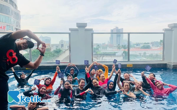 Peringati Hari Perempuan Internasional, Hotel Swiss Belinn Tunjungan Surabaya Adakan Yoga In The Pool