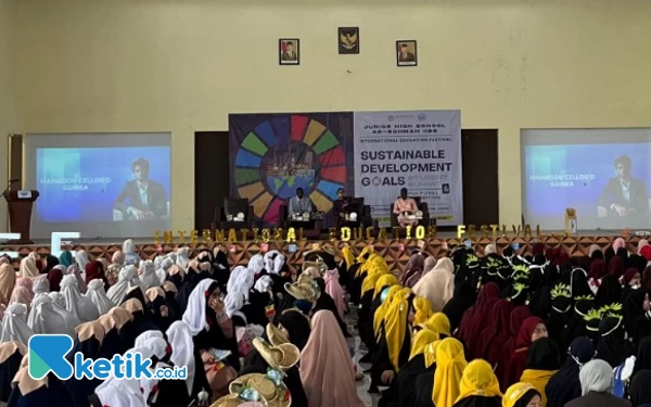 Thumbnail Berita - Keren! International Education Festival SMP Ar Rohmah IIBS Malang Hadirkan Sidang PBB