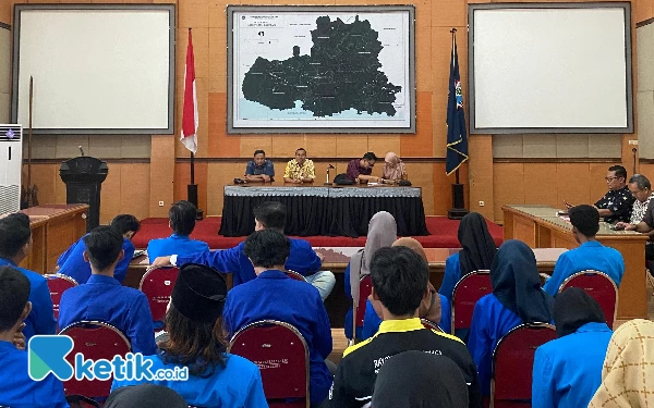 Thumbnail Datangi DPRD dan Kantor Bupati, PMII Pacitan Beri Catatan Piala Adipura ke-16