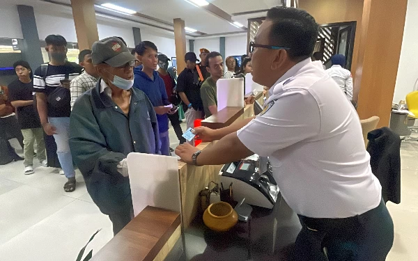 Thumbnail Akibat Banjir Semarang, Kereta Api Keberangkatan Surabaya Gunakan Jalur Memutar