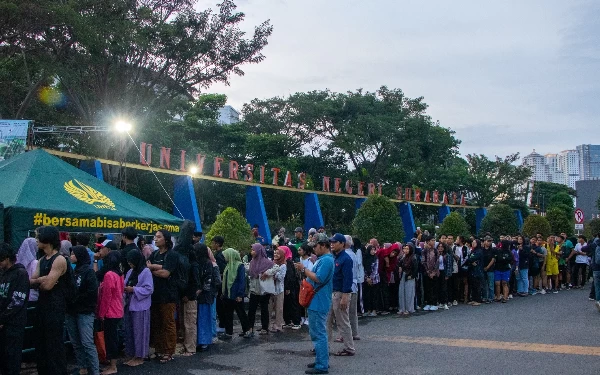 Berbagi Berkah, Unesa Bagikan 1000 Porsi Makanan Gratis Setiap Hari selama Ramadan