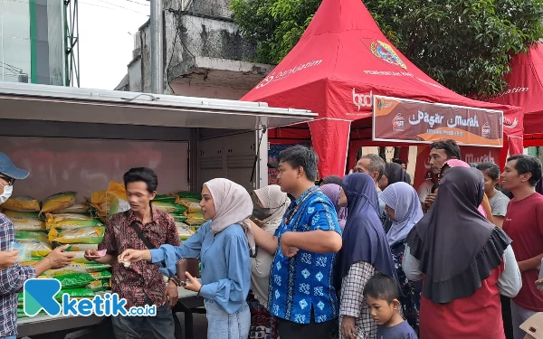 Thumbnail Ngabuburit di Pasar Ramadan Jember, Berburu Takjil Sekaligus Sembako Murah