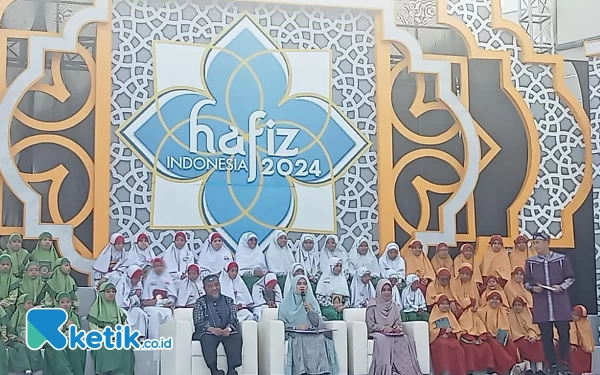 Thumbnail Berita - Nabilah Abdul Rahim Ajarkan Cara Menyempurnakan Harakat di Festival Hafiz Indonesia 2024 Surabaya