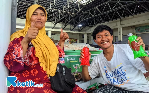 Thumbnail Berita - Takjil Musiman Banjiri Jalanan Pacitan, Lapak Dadakan Laris Manis