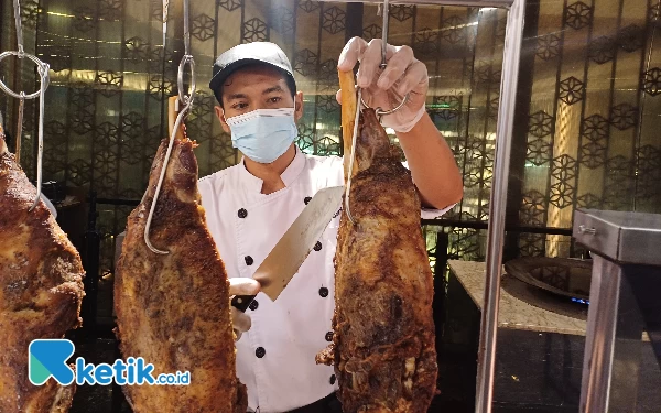 Thumbnail Berita - Rasakan Berbuka dengan Menu Khas Turki di Hotel Santika Premiere Gubeng, Ada Mahalbia dan Bakhlava