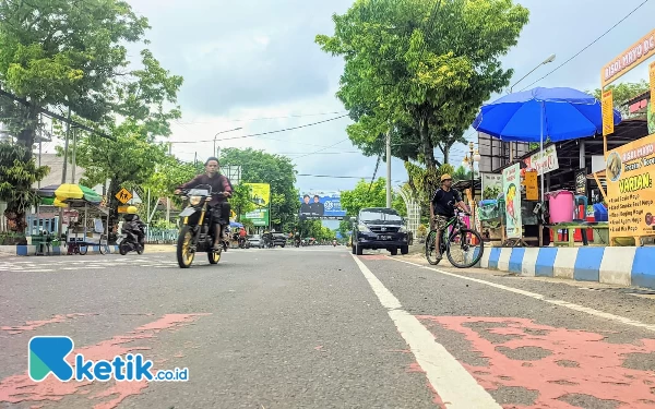 Thumbnail Berita - Pekan Kedua Ramadan, Jasa Tukar Uang di Pacitan Belum Bermunculan