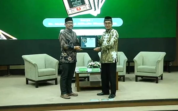 Thumbnail Katib Syuriyah PBNU Gus Awis Raih Monumental Writing Award 2024