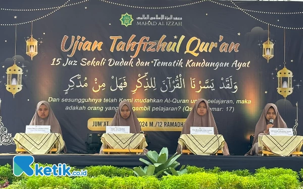 Thumbnail Al-Izzah IIBS Kota Batu Gelar Ujian Tahfidzul Qur'an 15 Juz Sekali Duduk