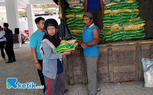 Warga Serbu Pasar Murah yang Digelar Kejari Kota Batu