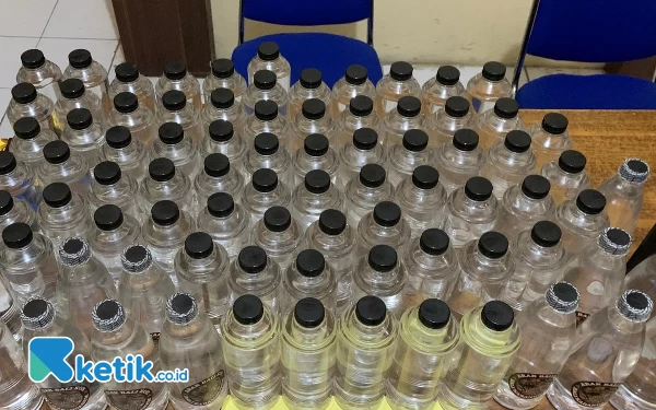 Thumbnail Operasi Pekat Semeru 2024, Polsek Banyuputih Situbondo Sita Ratusan Botol Miras