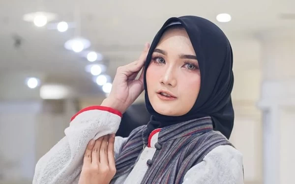 Thumbnail Berita - Berbekal Prestasi dan Pengalaman, Restu Maulida Raih Gelar 3rd Runner Up Duta Muslimah Preneur 2024