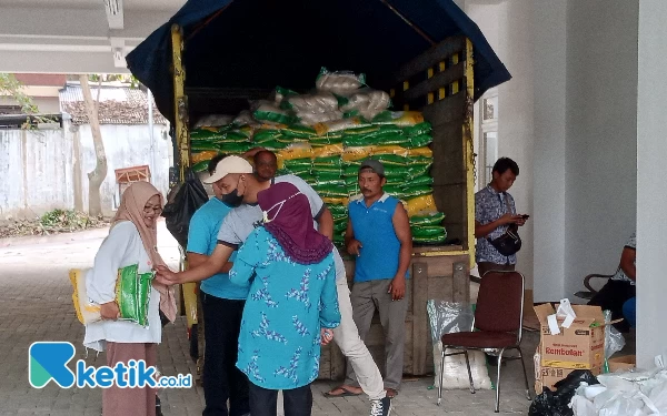 Thumbnail Masyarakat Kota Batu Diguyur 91,2 Ton Beras CPP Jelang Lebaran