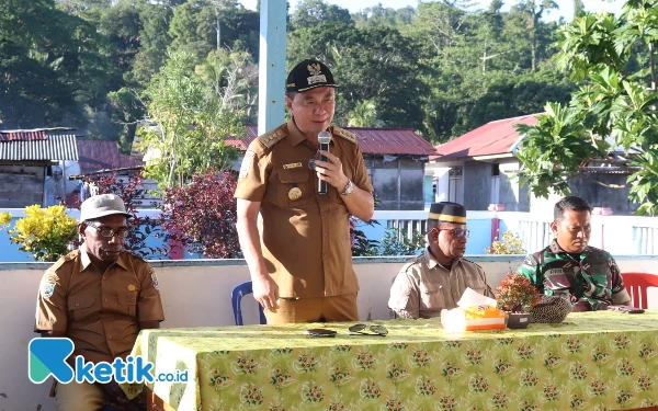 Thumbnail Masjid Besar di Kampung Nusaulan Terima Bantuan 250 Juta dari Bupati Freddy Thie