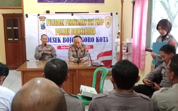 Thumbnail Kabag SDM Polres Beri Pembinaan Personel, Demi Tingkatkan Pelayanan Polsek se-Bojonegoro