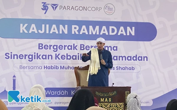 Thumbnail Berita - Paragon Grup Gelar Kajian di Masjid Al-Akbar Surabaya, Bagikan 1.000 Produk Gratis