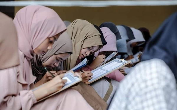 Melihat Keseruan Penulisan Mushaf Al-Qur'an di SMAN 1 Cililin Bandung Barat