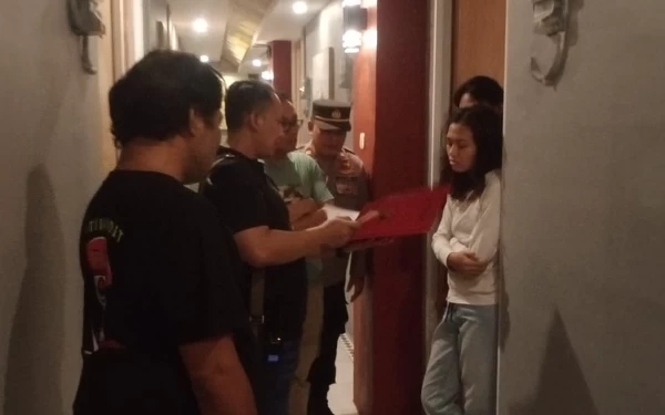 Thumbnail Polsek Sukolilo Geledah Hotel Temukan Puluhan Pasangan Bukan Suami Istri