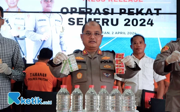 Thumbnail Berita - Polres Pacitan Sita Ratusan Liter Miras dari 12 Kecamatan dalam Operasi Pekat Semeru 2024