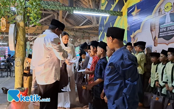 Thumbnail Berbagi Kebahagiaan Bulan Ramadan, Hipmi Jember Santuni Anak Yatim